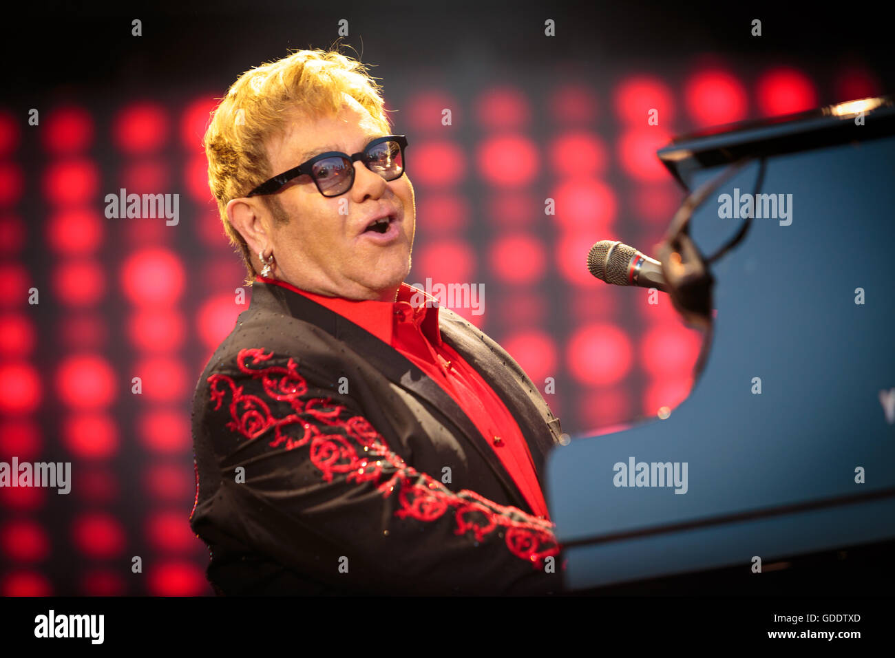 Porto, Portugal. 14th July, 2016. Elton John performing live at Meo Mares Vivas Porto-Portugal Credit:  Hugo Sousa/Alamy Live News Stock Photo