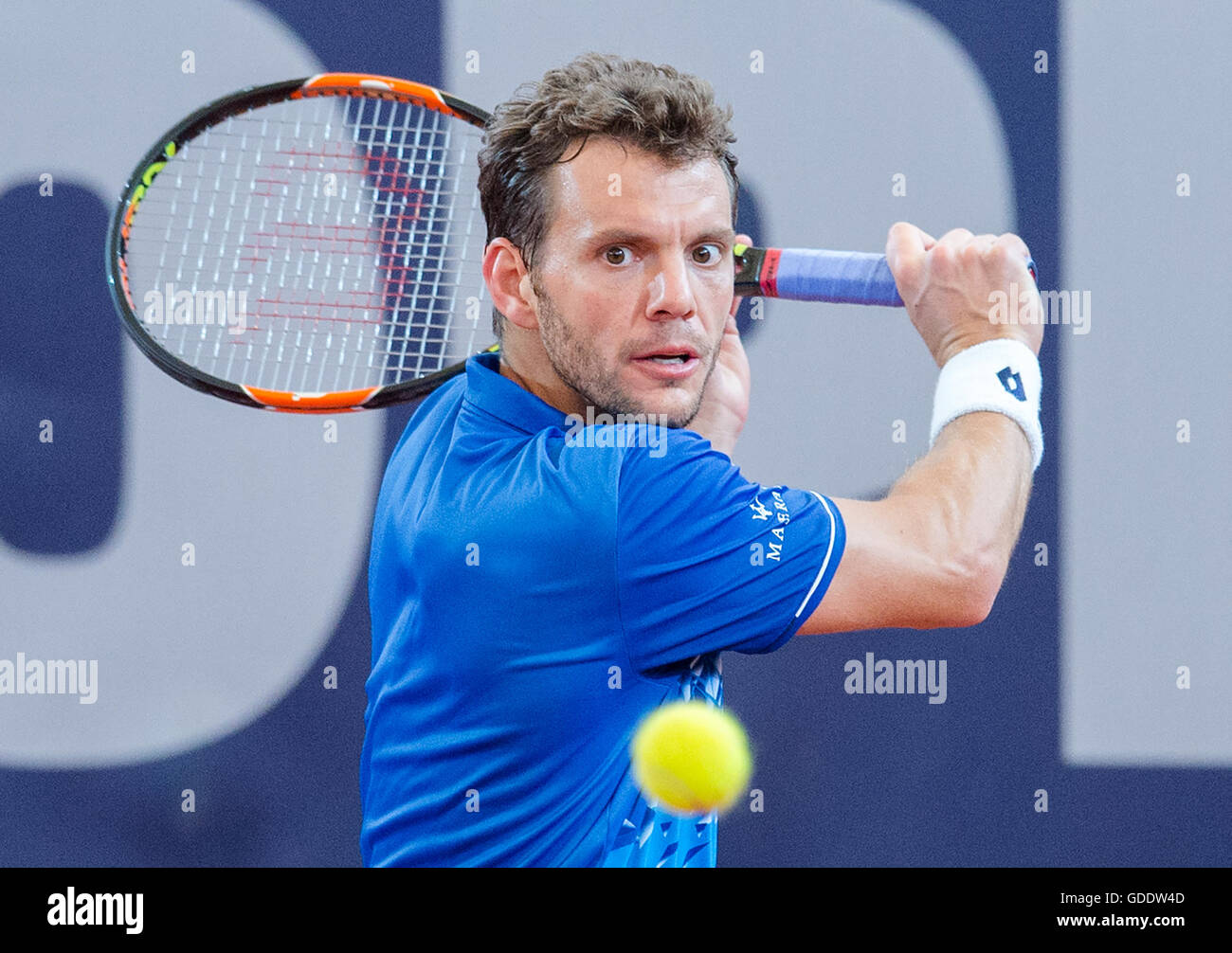 Hamburg, Germany. 15th July, 2016. France's Paul-Henri Mathieu in action against Pablo Cuevas of Uruguay during their quarter final match at the German Tennis Championships in Hamburg, Germany, 15 July 2016. Photo: DANIEL BOCKWOLDT/dpa/Alamy Live News Stock Photo