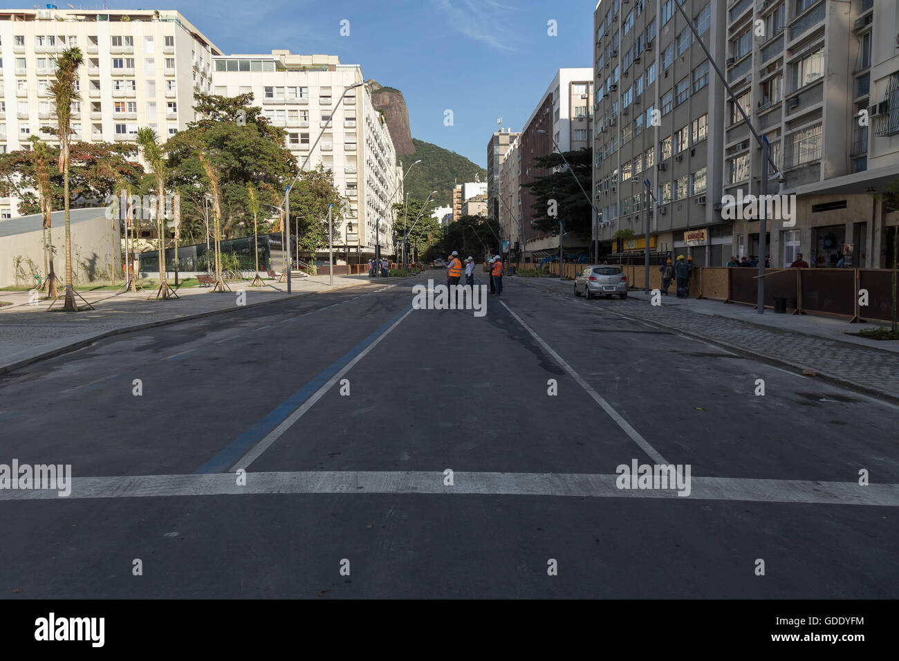 Metro Delivery Antero de Quental Station,