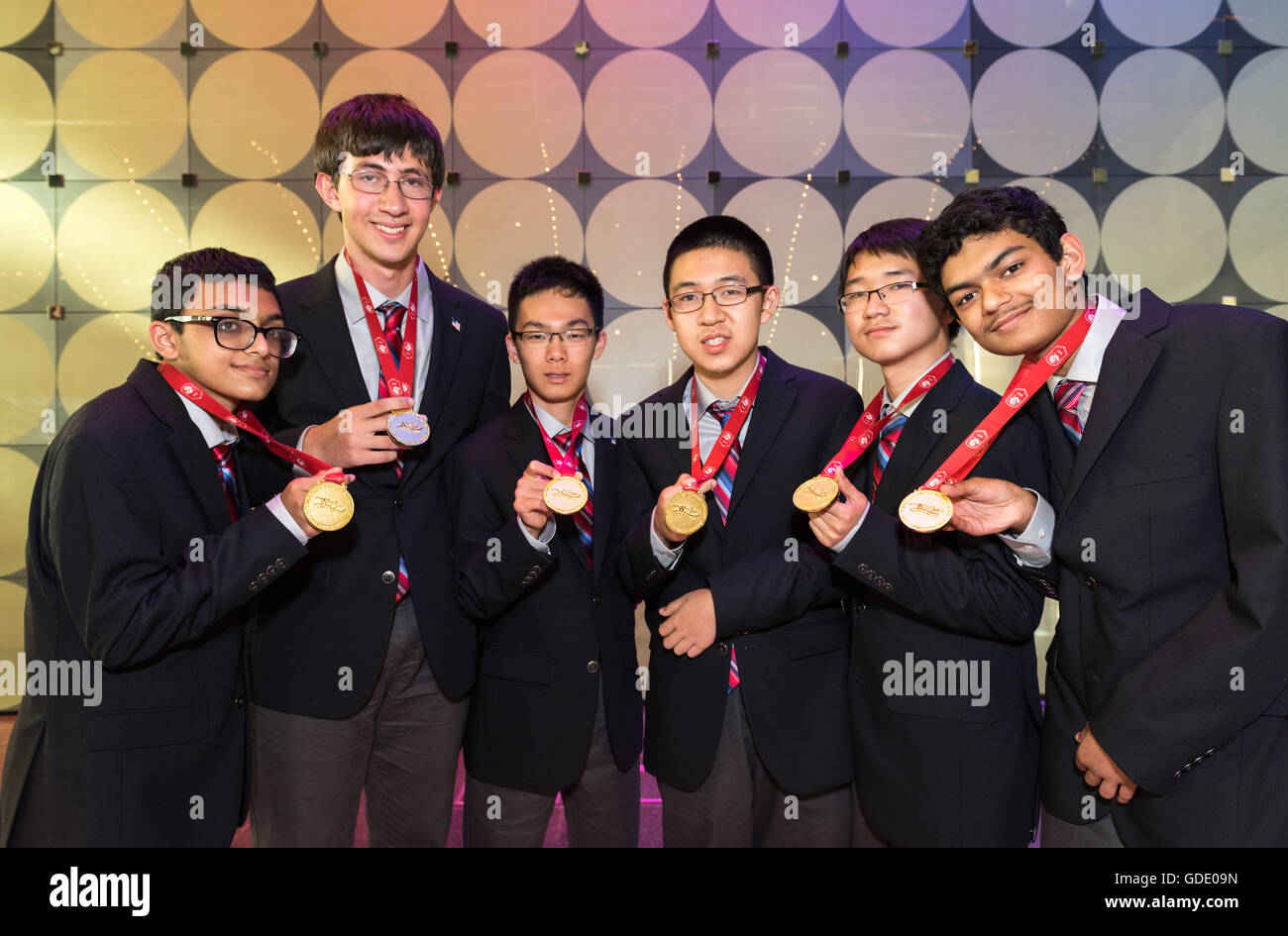 Hong Kong, China. 15th July, 2016. The 6 members of the USA team win the 57th International Mathematics Olympiad each taking away a gold medal, 2 with perfect scores under team leader Po-Shen Loh.L to R Ankan Bhattacharya from Detroit, Michael Kural from Riverside Connecticut, Allen Liu (perfect score)from Rochester, Yuan Yao (perfect score) from Exeter Hampshire, Junyao Peng from Princeton and Ashwin Sah from Portland Credit:  Jayne Russell/ZUMA Wire/Alamy Live News Stock Photo