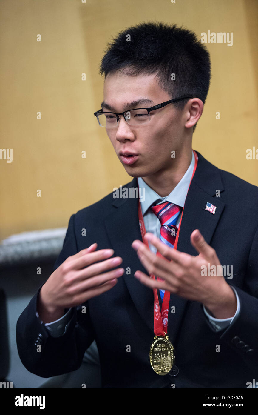Hong Kong, China. 15th July, 2016. The 6 members of the USA team win the 57th International Mathematics Olympiad each taking away a gold medal, 2 with perfect scores under team leader Po-Shen Loh.Allen Liu (perfect score)from Rochester talks during the closing press conference Credit:  Jayne Russell/ZUMA Wire/Alamy Live News Stock Photo