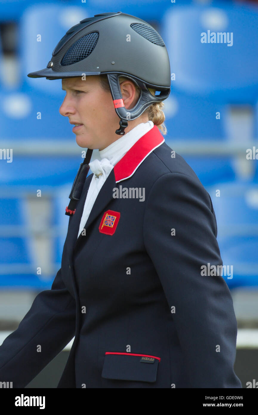 Aachen, North Rhine-Westphalia, Germany, 15th July 2016, Zara Tindall walking the  Show Jumping course prior to  competition at the CHIO Aachen Weltfest des Pferdesports 2016. Credit: Trevor Holt / Alamy Live News Stock Photo