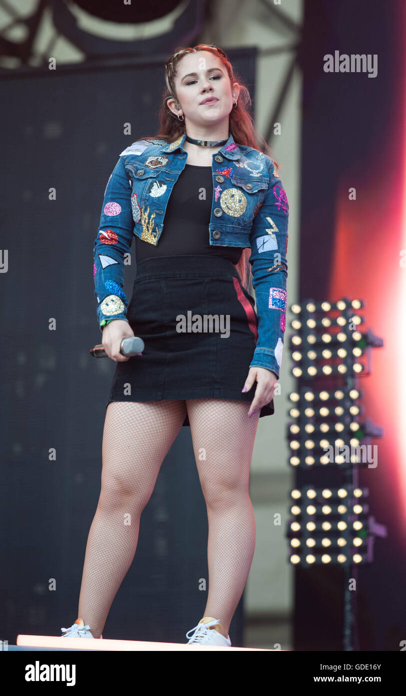 Katy b hi-res stock photography and images - Alamy