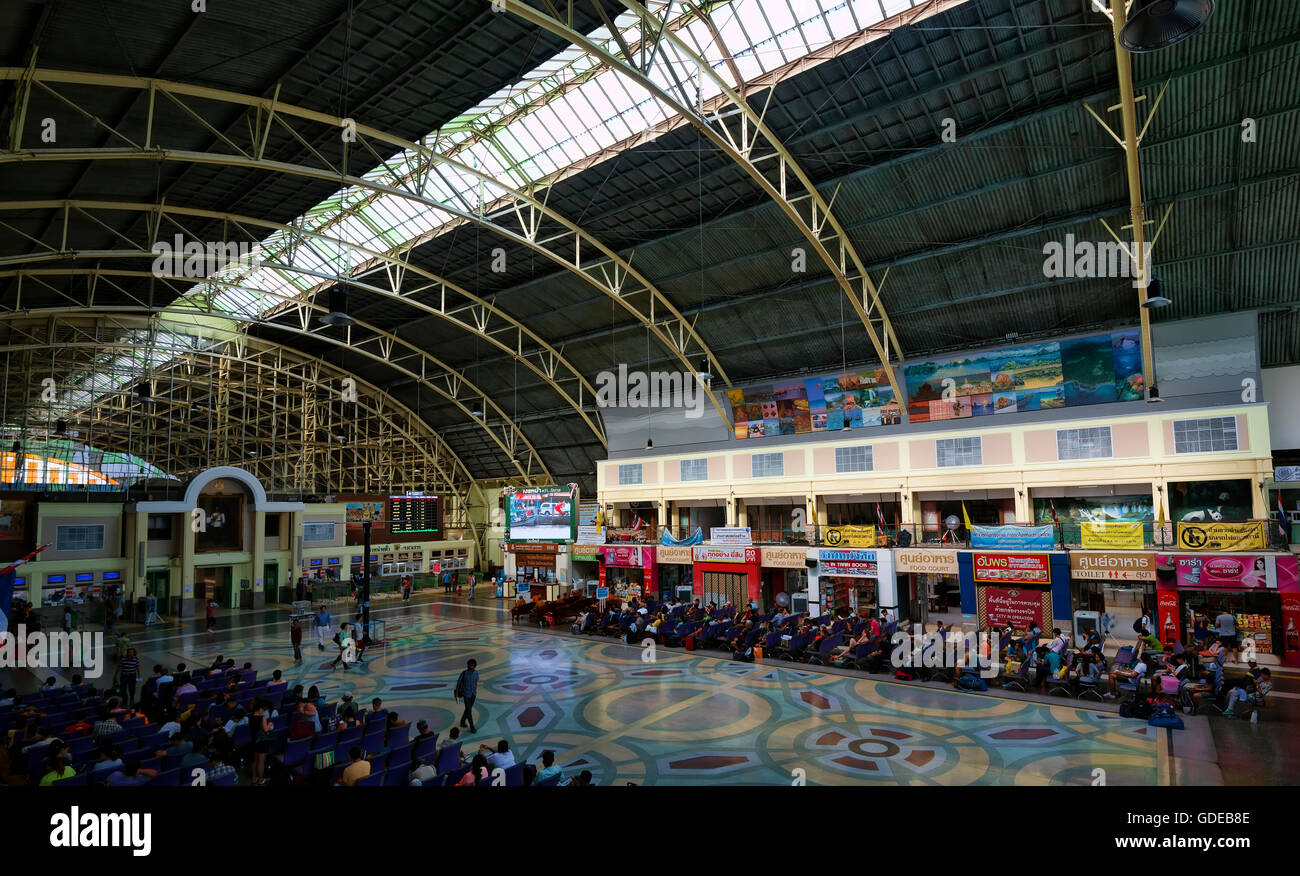 Interior of Hua Lamphong Railway Station, the main railway station