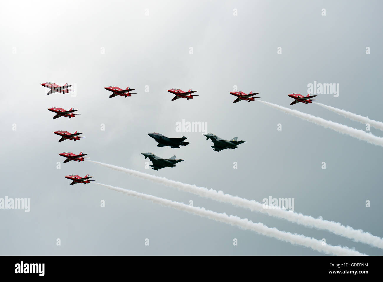 Royal Air Force, Lockheed Martin F35B in formation with Red Arrows and x2 Typhoon aircraft at RIAT RAF Fairford Stock Photo