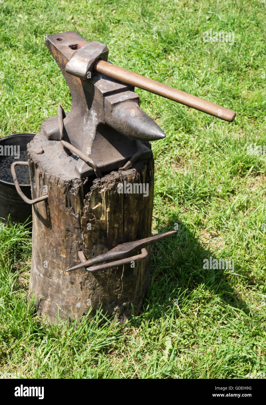 Hammer And Anvil Stock Photos & Hammer And Anvil Stock Images Alamy