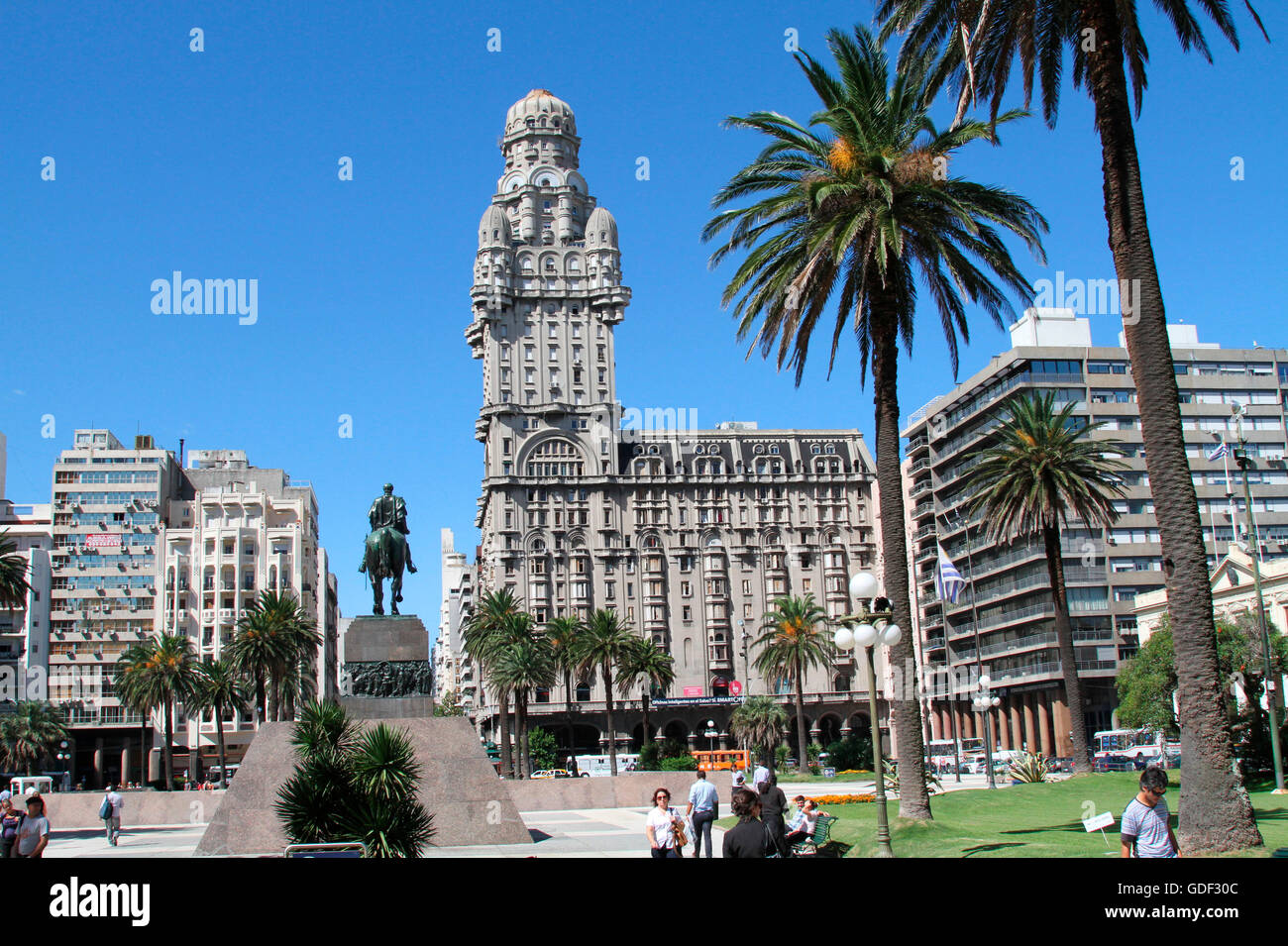 Salve Palace, Independance place, Plaza Independencia, Montevideo ...