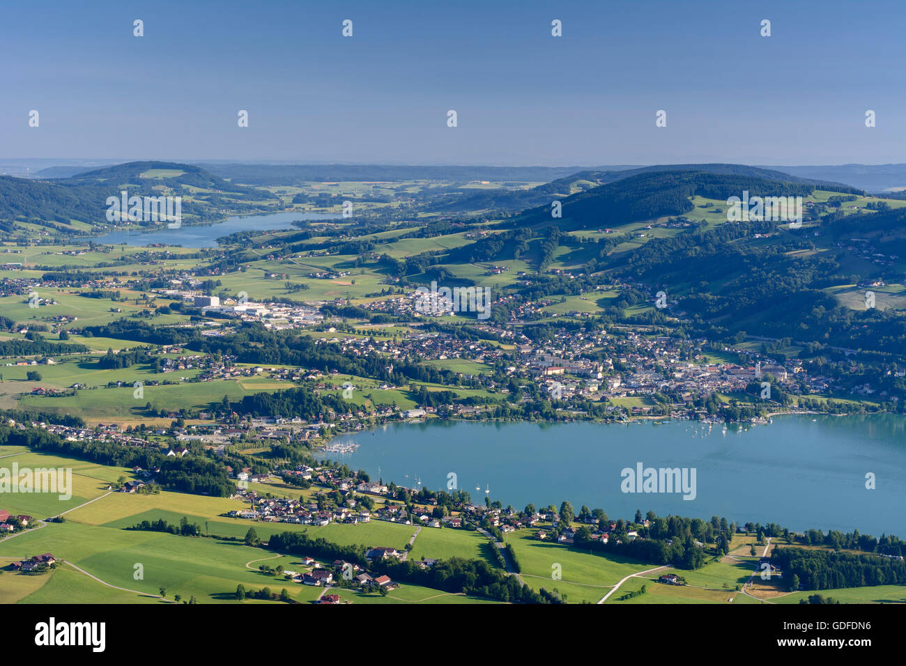 Mondsee: View from the Drachenwand to lake Mondsee , lake Irrsee and town Mondsee, Austria, Oberösterreich, Upper Austria, Salzk Stock Photo