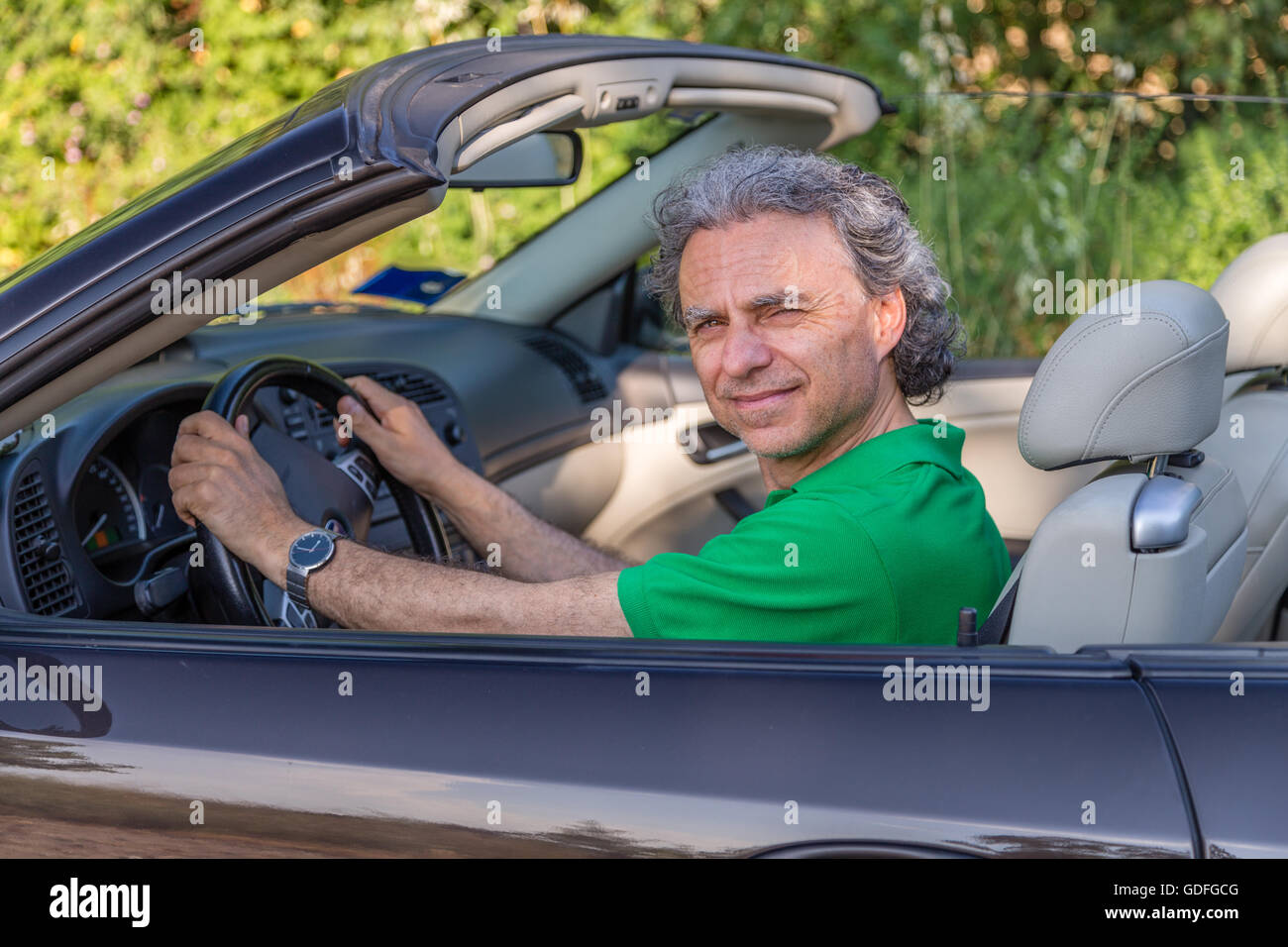 Man blinded by the light while driving a convertible car is uneasily