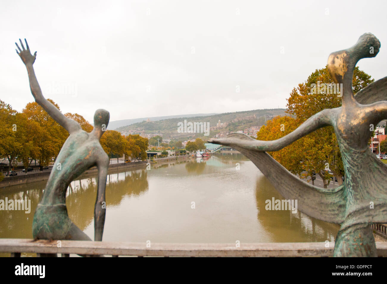 Statue on the bridge over Mt'k'vari (Kura) River,Tbilisi, Georgia Stock Photo