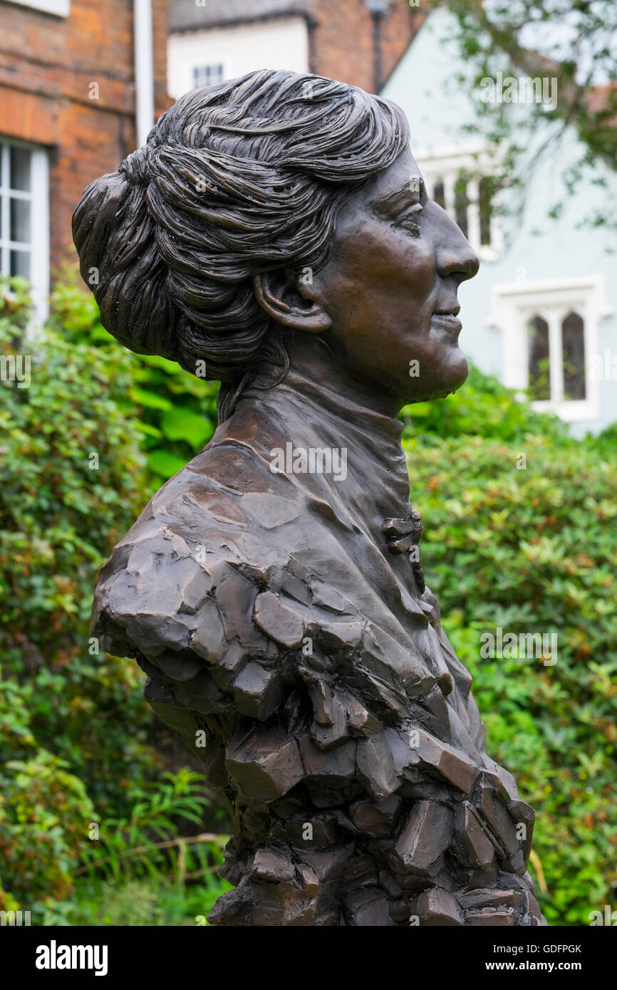 Bronze bust of author Mary Webb by Jemma Pearson, Shrewsbury, Shropshire, England. Stock Photo