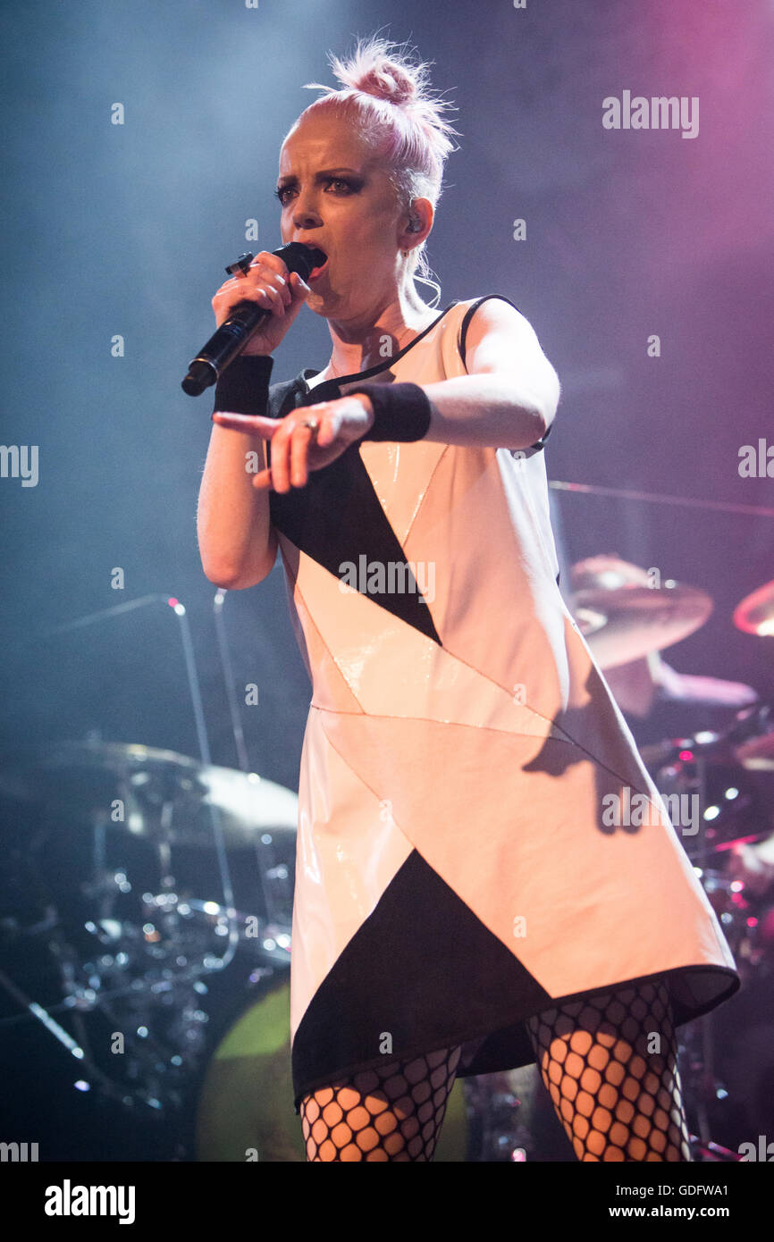Garbage concert hi-res stock photography and images - Alamy