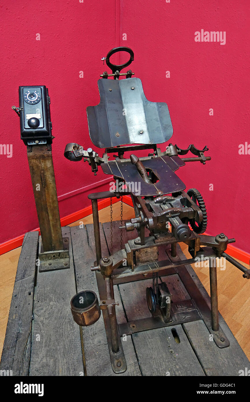 BARCELONA, SPAIN - AUGUST 5, 2015: Interior view of red room of the Erotic  Museum of Barcelona. The antique chair of pleasure Stock Photo - Alamy