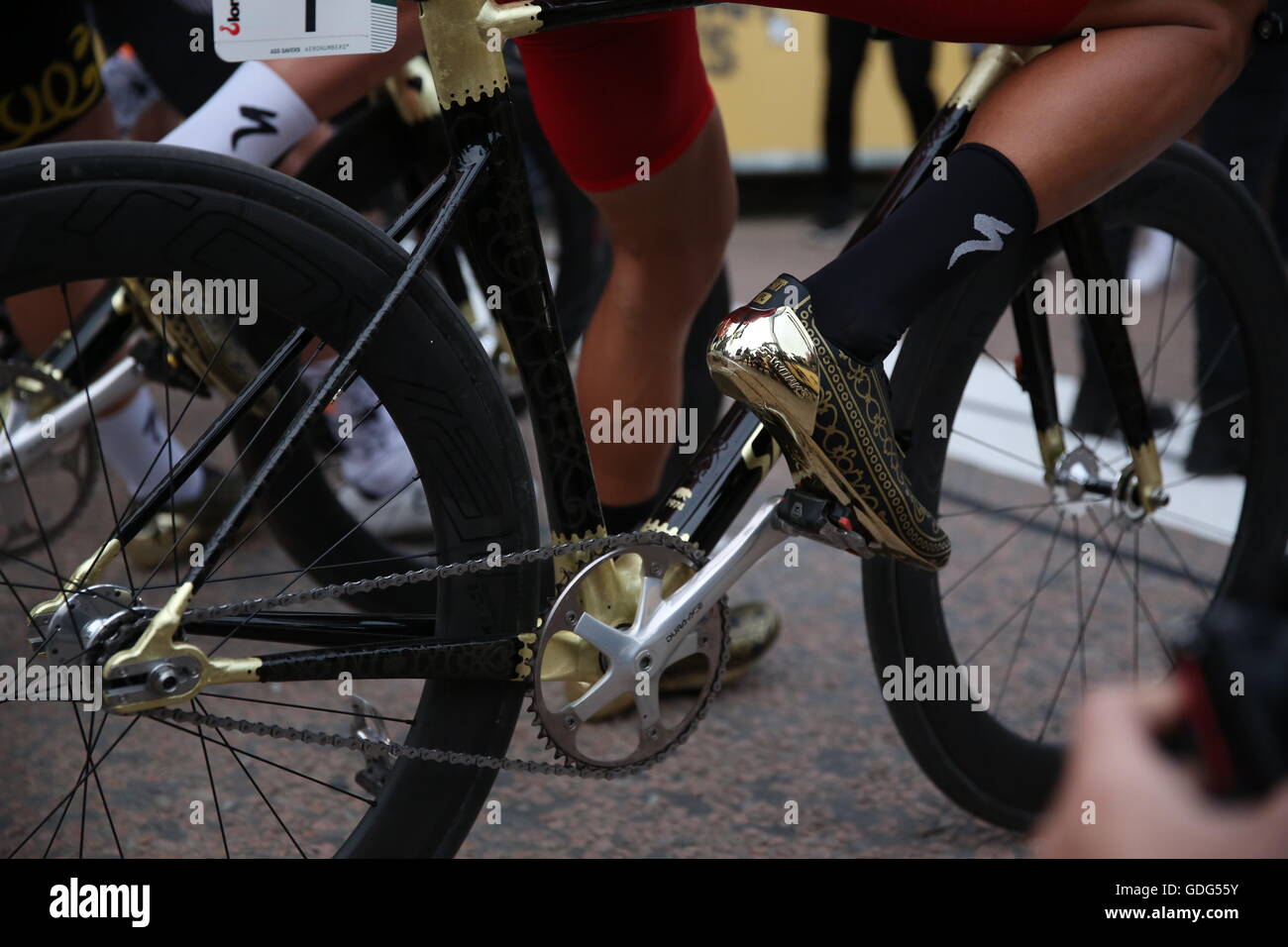 Cycling shoes gold golden cyclist bike 
