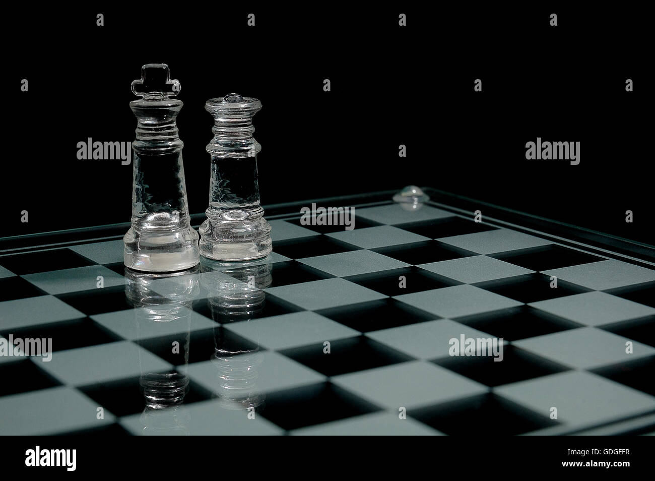 Queen chess piece hi-res stock photography and images - Alamy