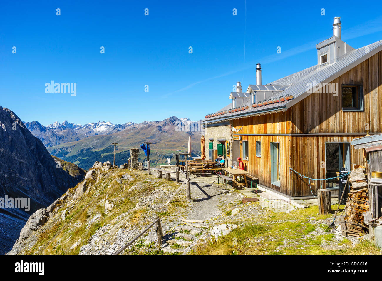 The Lischana hut SAC (Swiss Alpine Club) above Scuol in the Lower Engadine, Switzerland. View to the Silvretta Alps Stock Photo - Alamy