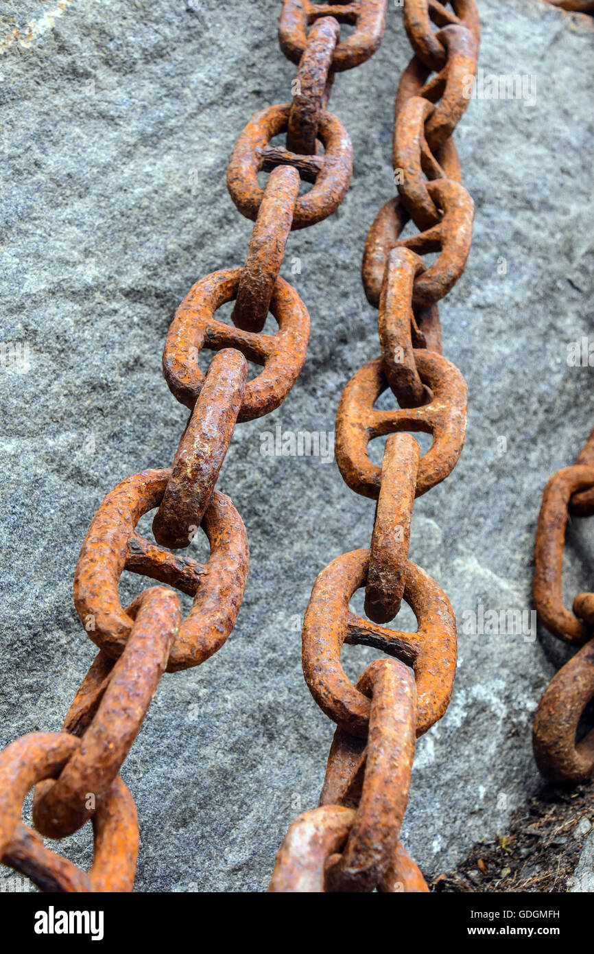Iron chains hi-res stock photography and images - Alamy
