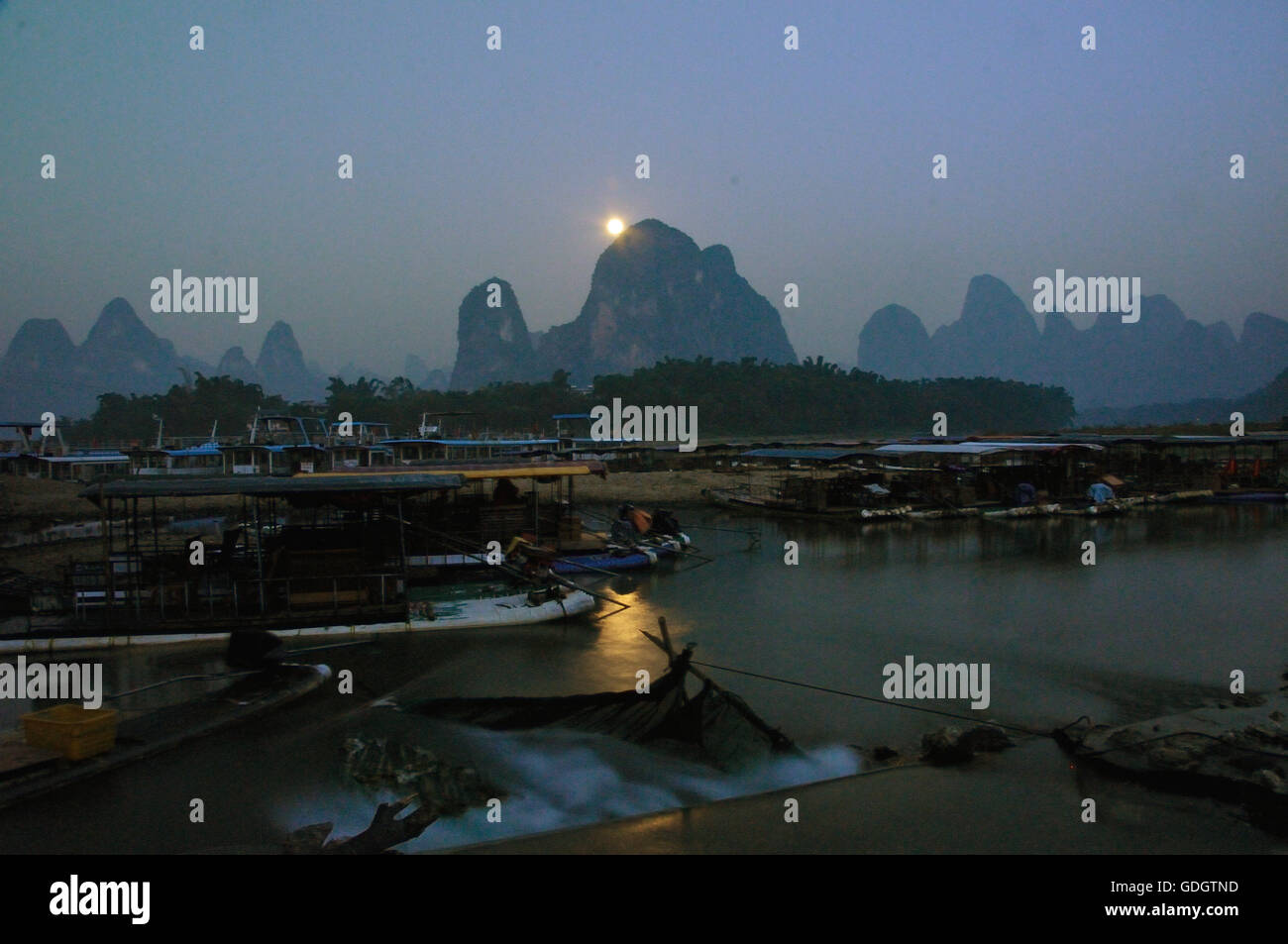 Moonrise on the Li River at Xingping, Guangxi, China Stock Photo