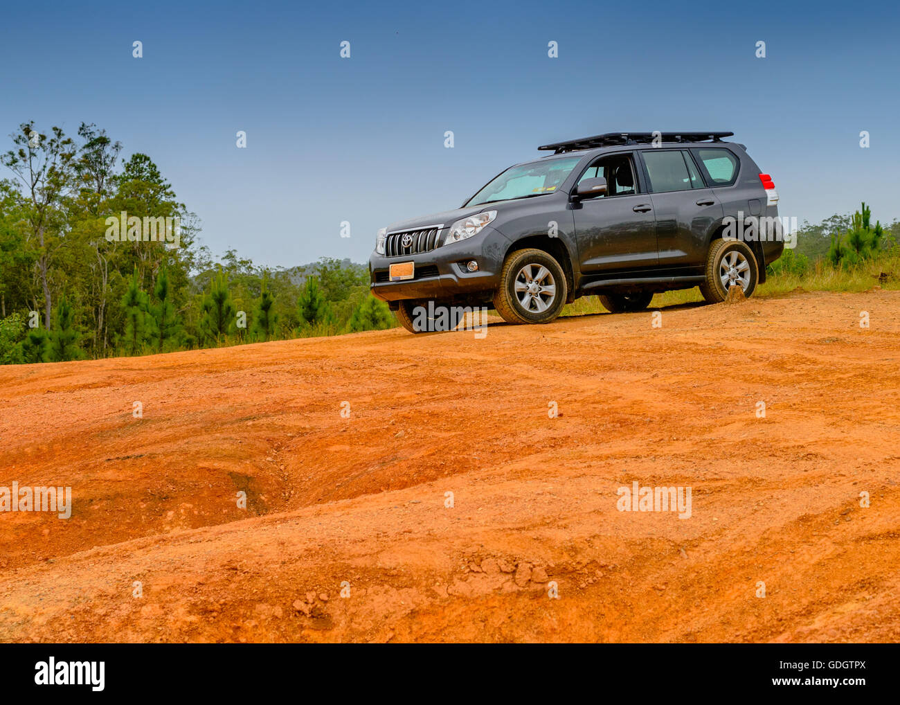 King of the hill -Toyota Landcruiser Prado parked on a dirt hill in the Glasshouse Mountains on the Sunshine Coast in Queensland Stock Photo