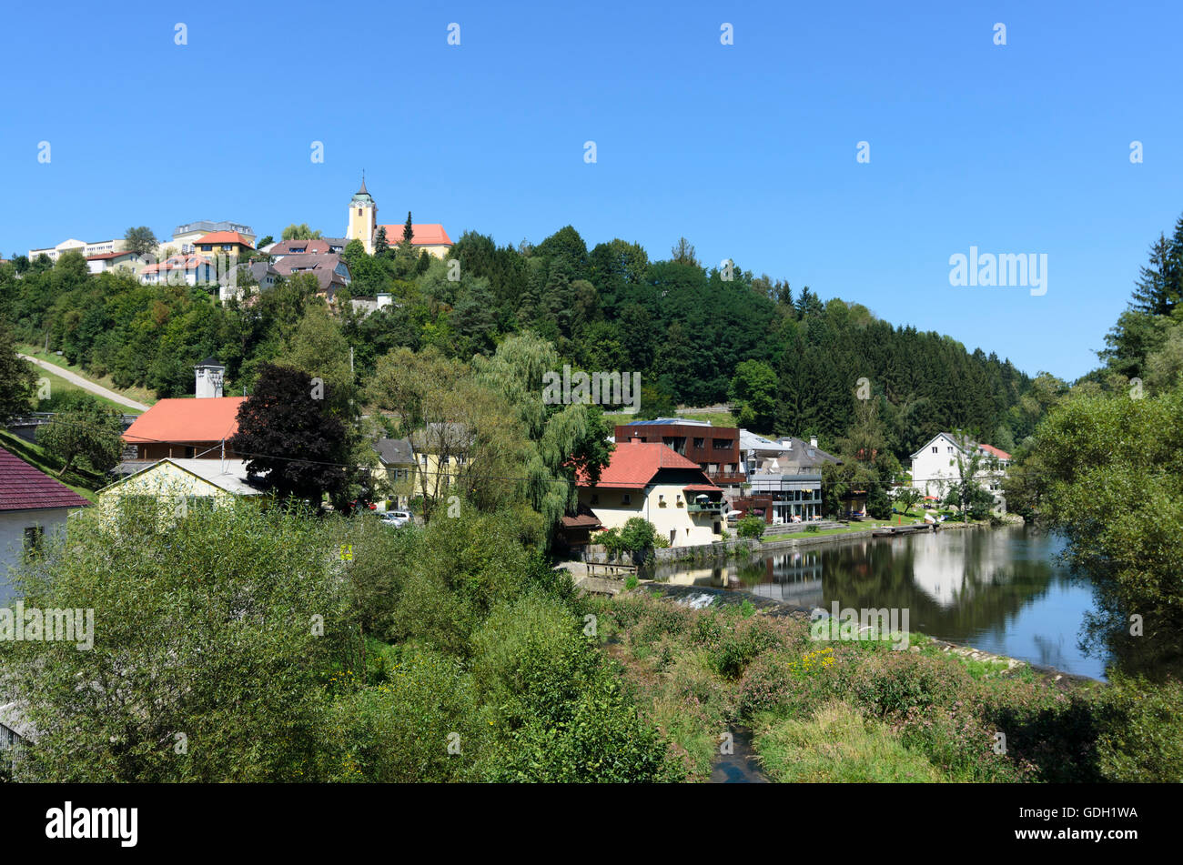 Neufelden: River Große Mühl and looking to town center on the mountain, Austria, Oberösterreich, Upper Austria, Mühlviertel Stock Photo