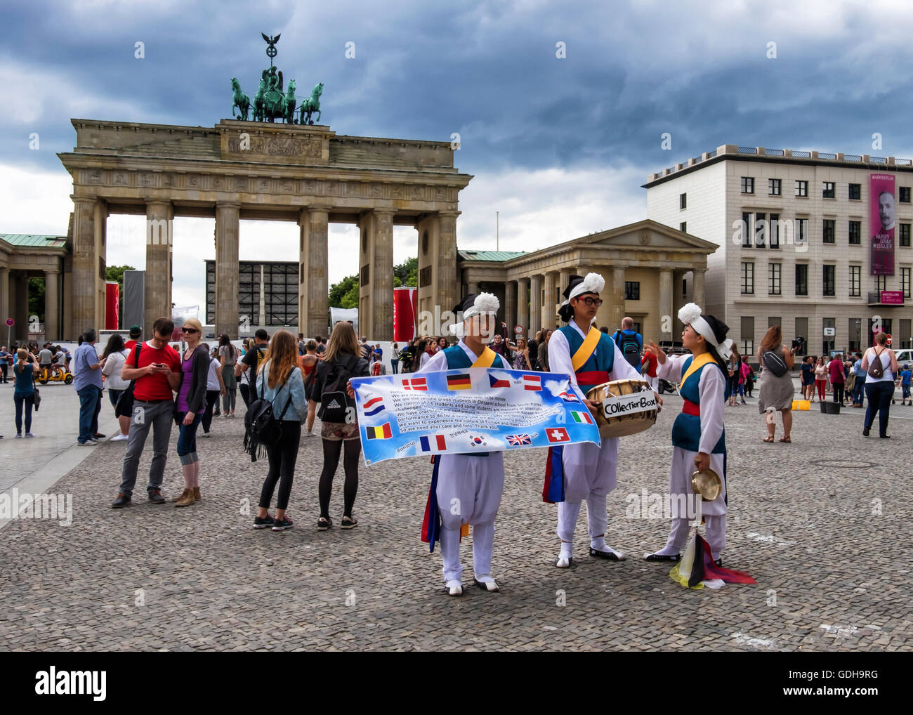 South Korean students perform traditional Pungmul dance to raise funds on school tour of Europe, Brandenburg Gate, Mitte, Berlin Stock Photo