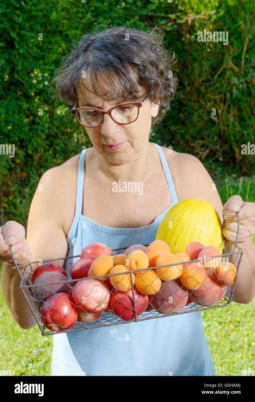 Woman fruit vegetables basket hi-res stock photography and images - Alamy