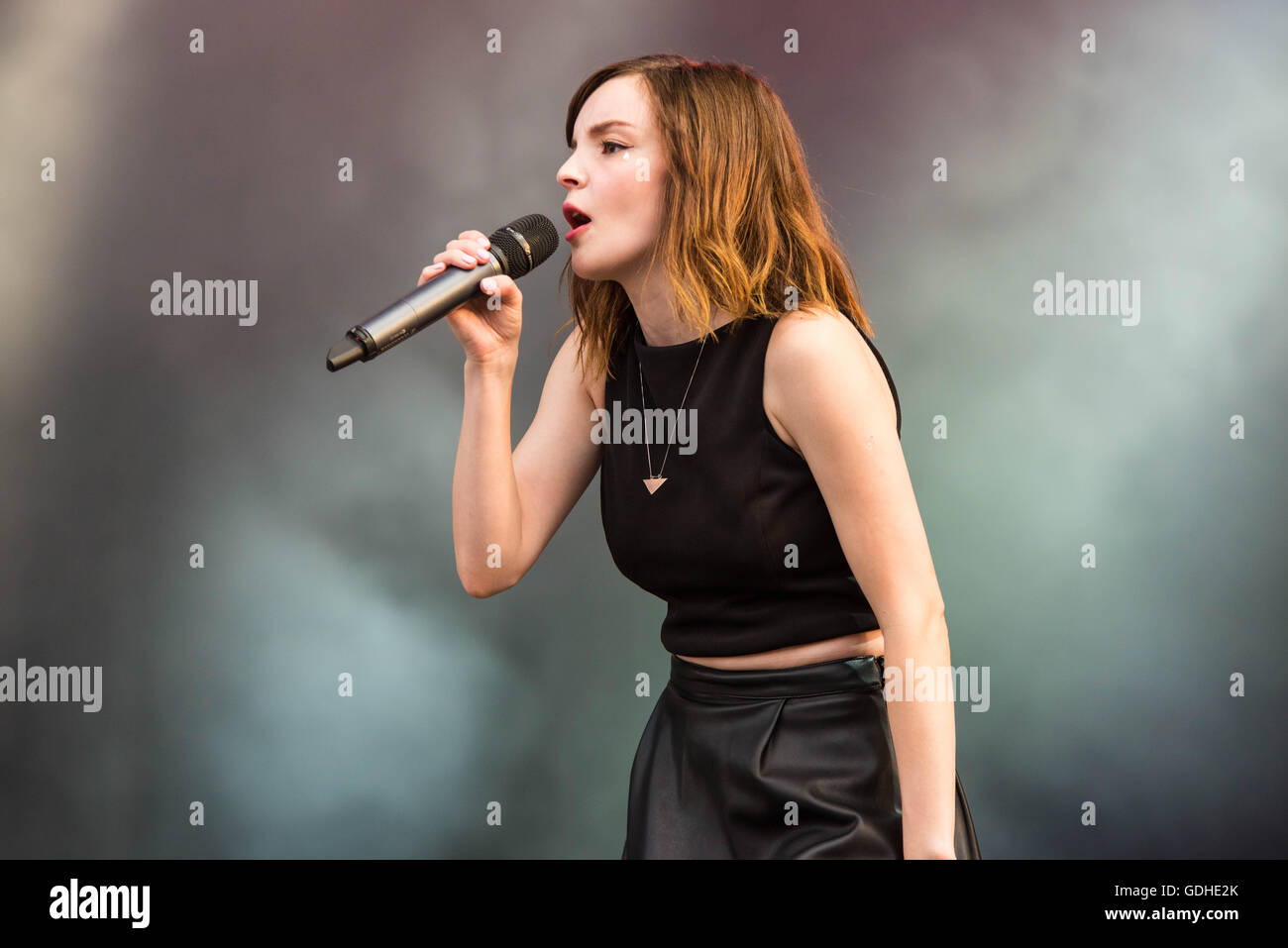 Lauren Mayberry Of Chvrches Performs At Latitude Festival At Henham Park Estate On July 16 16 In Southwold England Stock Photo Alamy