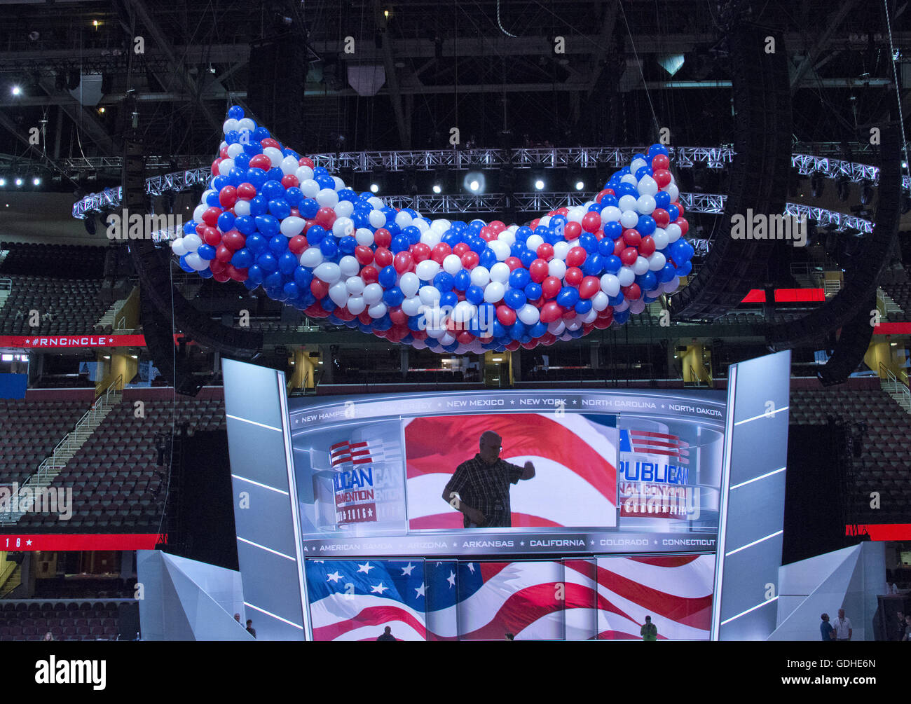 Balloons from ceiling hires stock photography and images Alamy