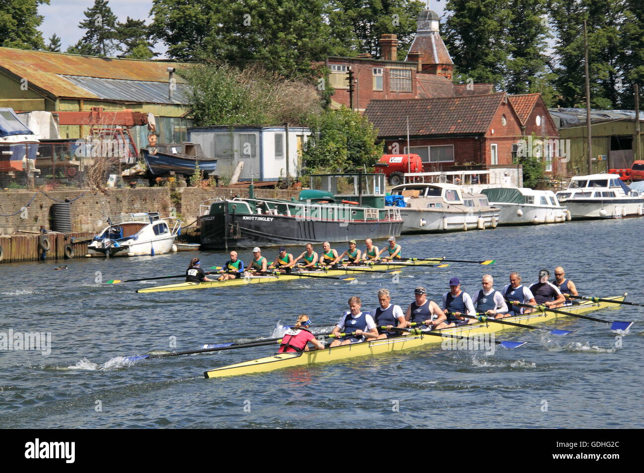 Walbrook Rowing Club (green) and Putney Town Rowing Club MasDF.8