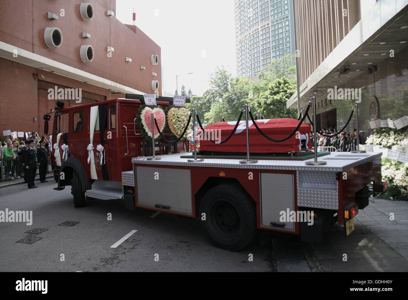 Hong Kong, An official police funeral with full honor was held here Sunday for Thomas Cheung. 25th June, 2016. A hearse carrying the coffin of Thomas Cheung pulls out of the Universal Funeral Parlor in Hung Hom in south China's Hong Kong, July 17, 2016. An official police funeral with full honor was held here Sunday for Thomas Cheung, a 30-year-old senior station officer who died while battling fire in an industrial building in Hong Kong's East Kowloon on June 25, 2016. © Wang Shen/Xinhua/Alamy Live News Stock Photo