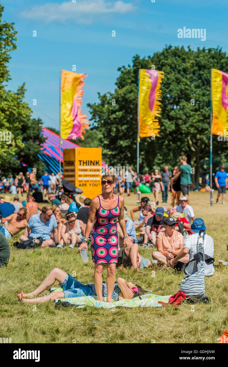 Henham Park, Suffolk, UK. 17th July, 2016. Fans enjoy the sunshine as Michael Kiwanuka plays the Obelisk stage - The 2016 Latitude Festival, Henham Park, Suffolk. Credit:  Guy Bell/Alamy Live News Stock Photo