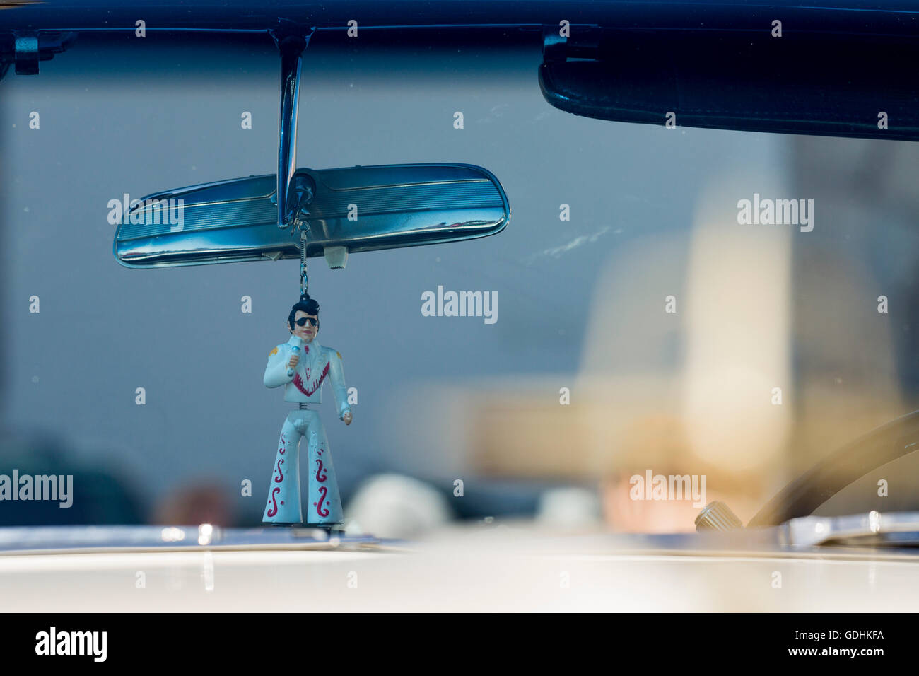 Hanging cars hires stock photography and images Alamy