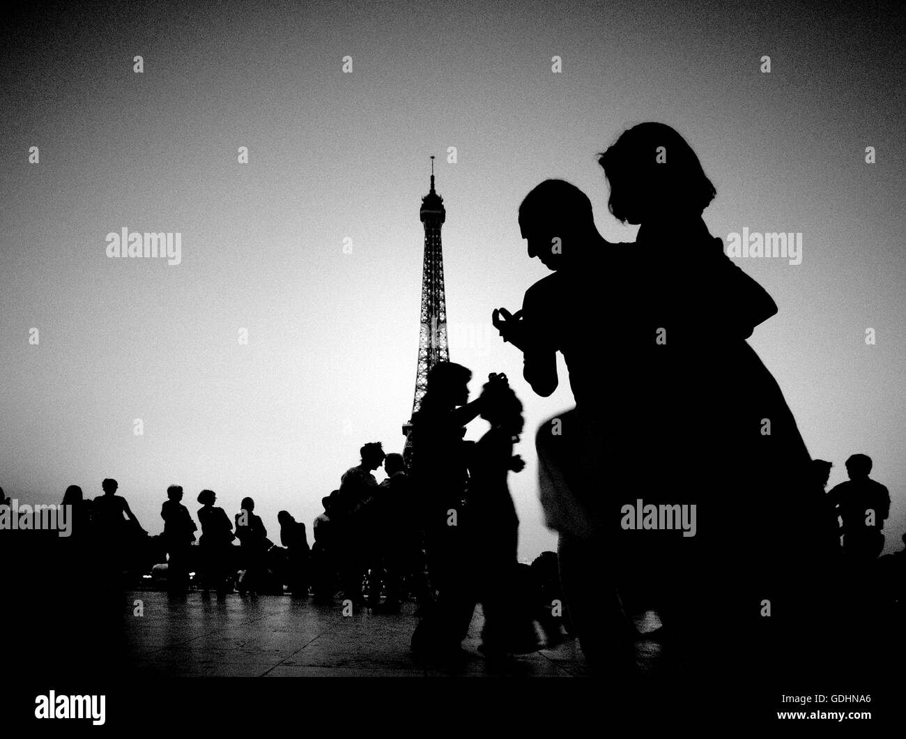 tango dancers in Paris in front of the Eiffel tower Stock Photo