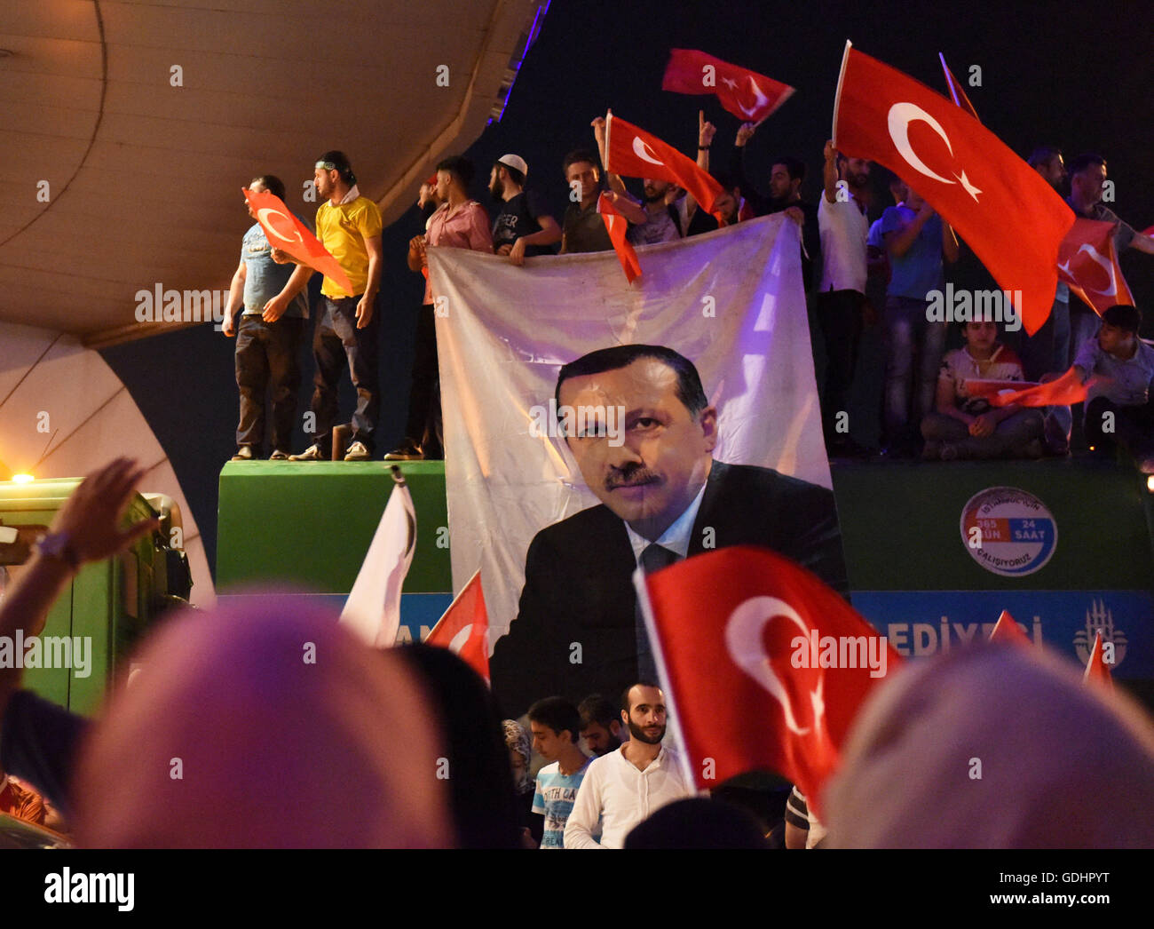 Istanbul, Turkey. 17th July, 2016. People participate in a rally in support of Turkish President Recep Tayyip Erdogan at the Ataturk airport in Istanbul, Turkey, July 17, 2016. Turkey's Foreign Ministry said in a statement on Sunday that the failed military coup has left at least 290 people killed and more than 6,000 have been detained so far due to their involvement in the coup. Credit:  He Canling/Xinhua/Alamy Live News Stock Photo