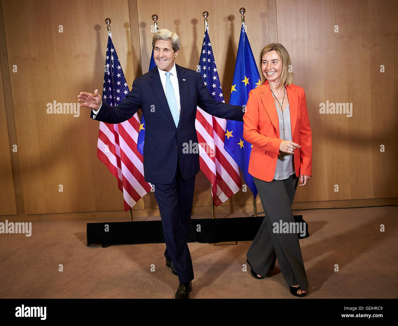 Brussels, Belgium. 18th July, 2016. Federica Mogherini, High Representative of the European Union for Foreign Affairs and Security Policy grreting to John Kerry U.S.Secretary of State. Credit:  Leonardo Hugo Cavallo/Alamy Live News Stock Photo