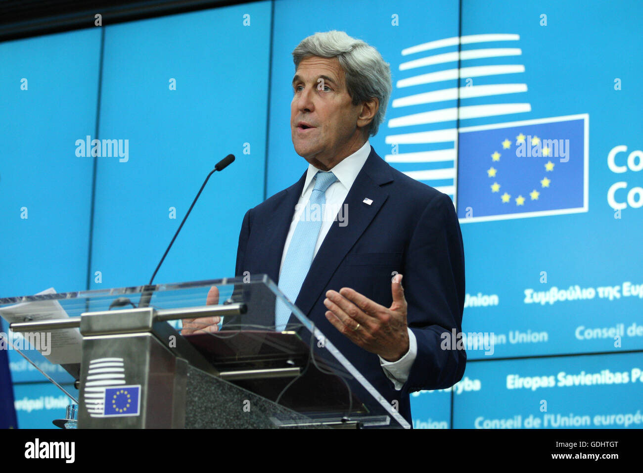 Brussels, Belgium. 18th July, 2016. U.S Secretary of Statet John Kerry and the High Representantive for Foreing Affairs and Security Policy Minister Federica Mogherini during the press conference. Credit:  Leonardo Hugo Cavallo/Alamy Live News Stock Photo