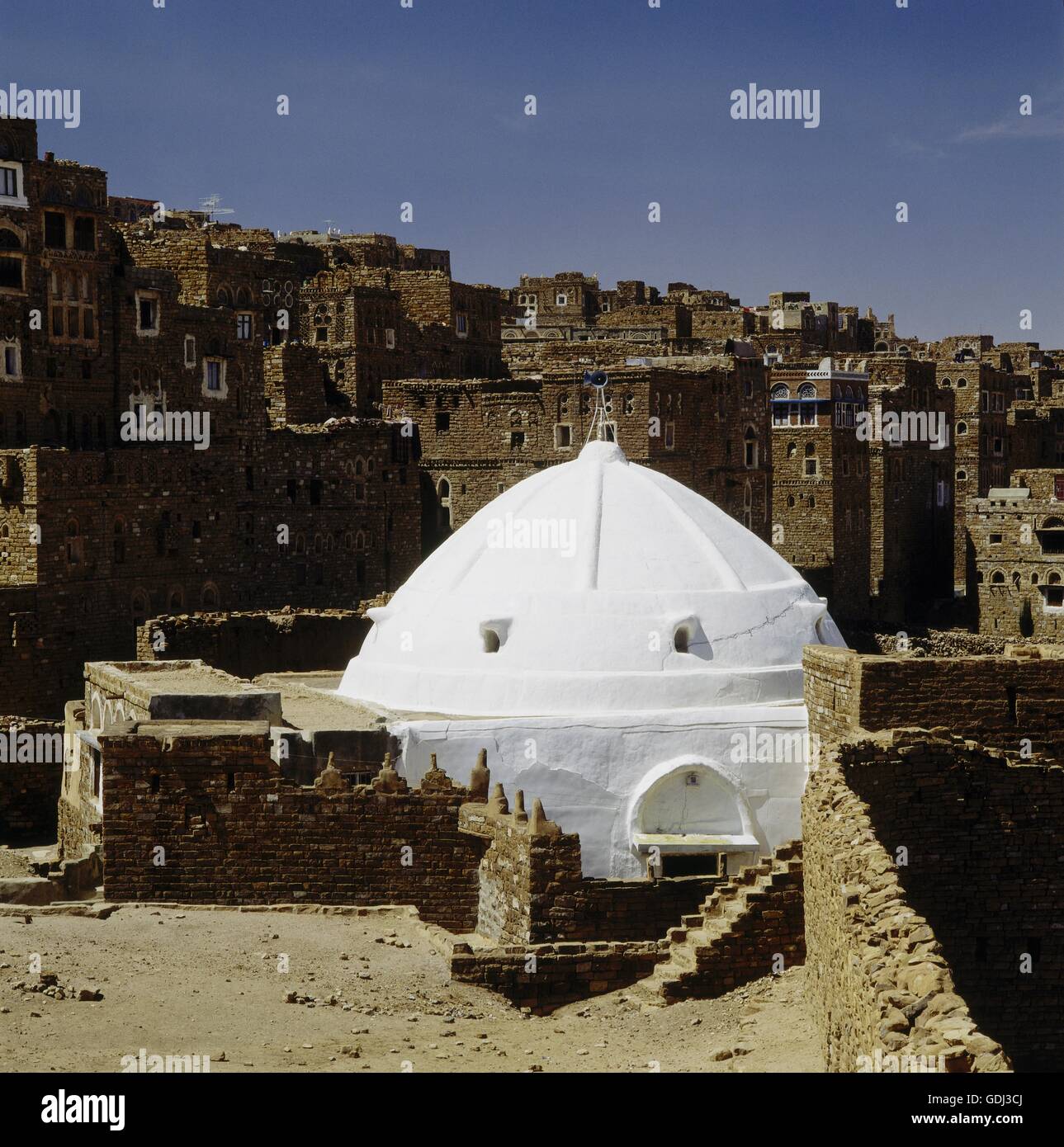 geography / travel, Yemen, Shibam, small white mosque in the town centre, Stock Photo