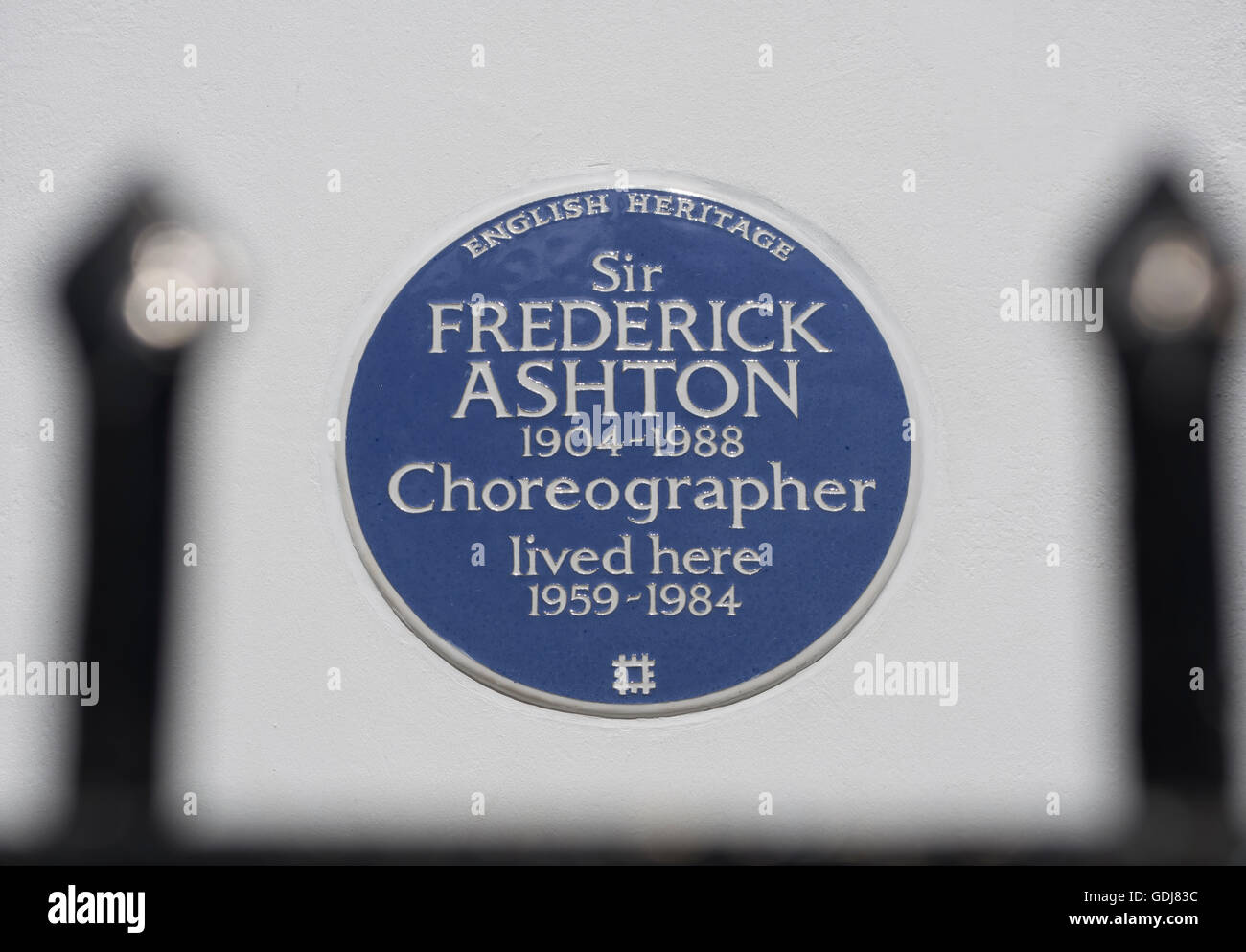 english heritage blue plaque marking a home of choreographer sir frederick ashton, chelsea, london, england Stock Photo