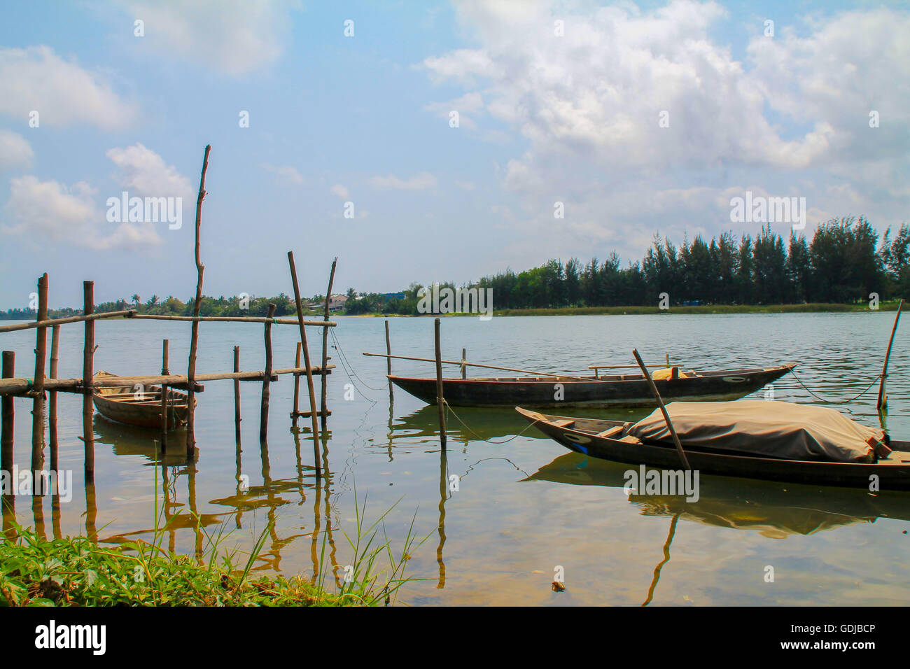 Asian boats hi-res stock photography and images - Alamy