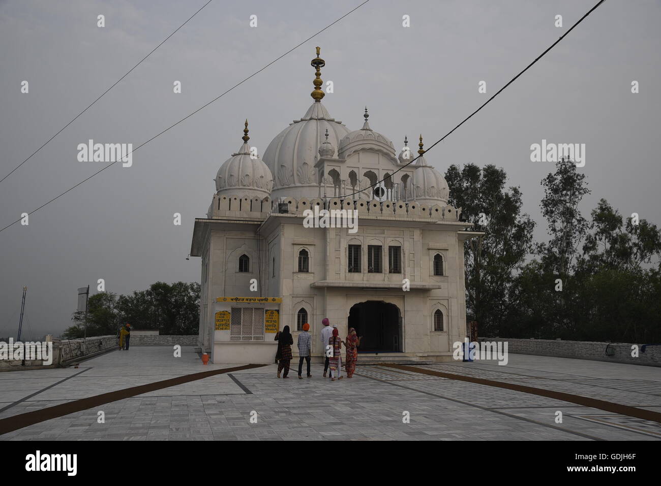 This gurdwara faces Anadghar fortess in Anandpur Sahib. Situated on a hill it overlooks Anadpur Sahib. Stock Photo