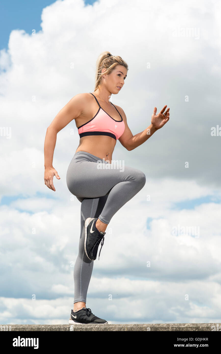 Running sports bra hi-res stock photography and images - Page 2 - Alamy
