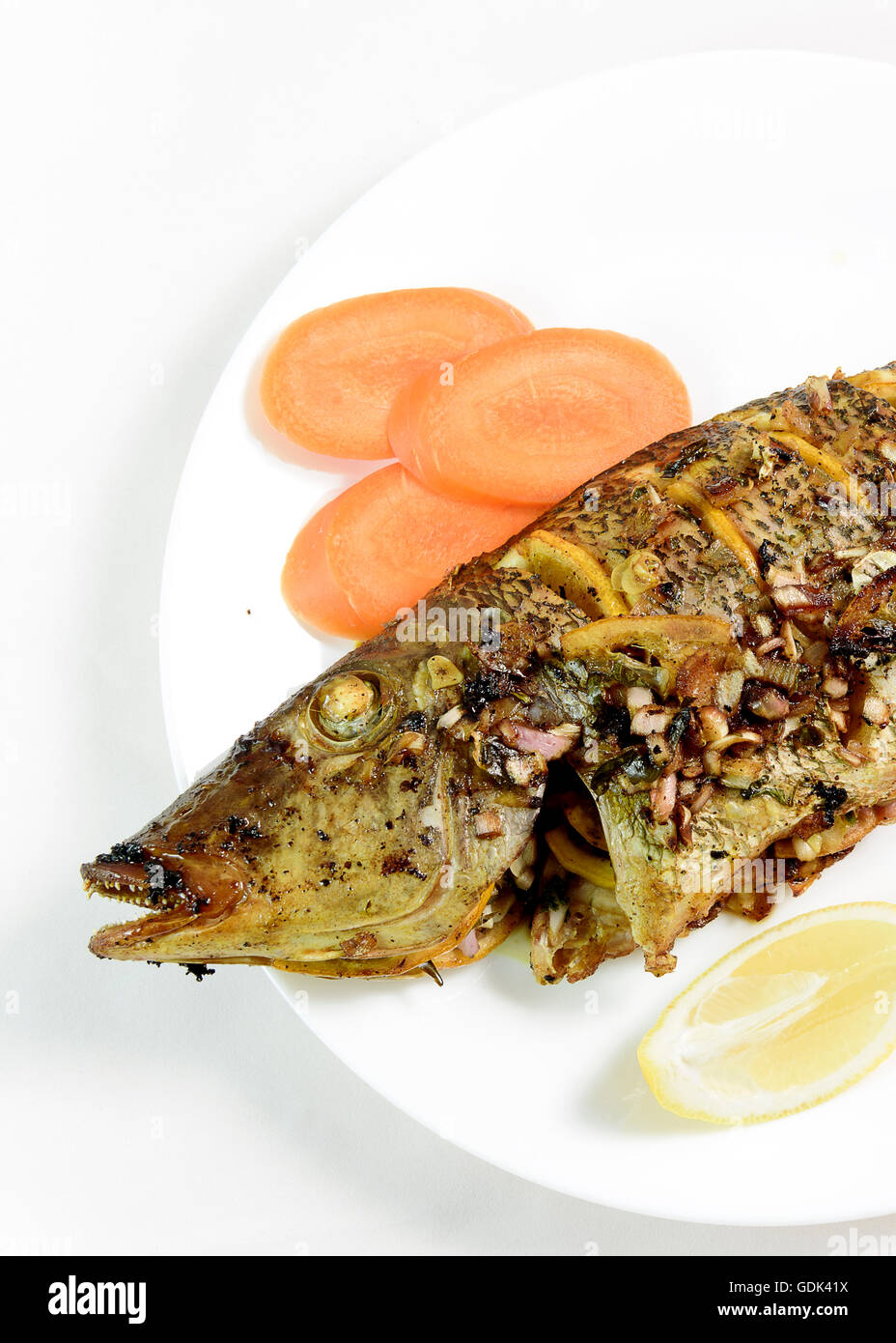 Whole fish cooked hires stock photography and images Alamy