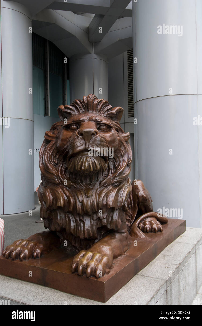Hsbc lion sculpture hi-res stock photography and images - Alamy