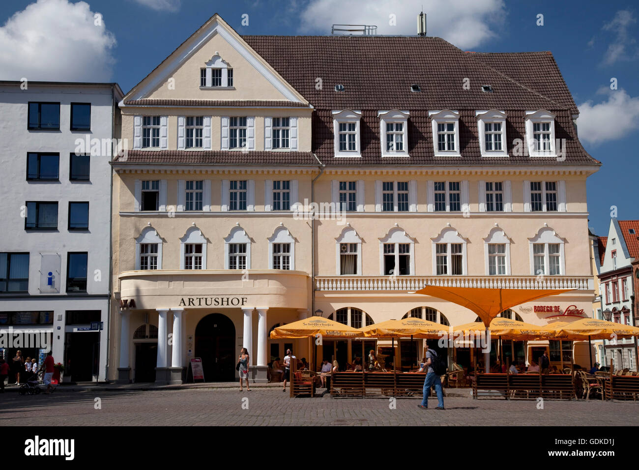 Artushof, restaurant, Alter Markt marketplace, Stralsund, Unesco World  Heritage Site, Mecklenburg-Western Pomerania Stock Photo - Alamy