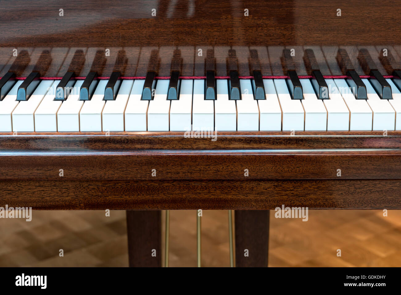 Grand piano keyboard hi-res stock photography and images - Alamy
