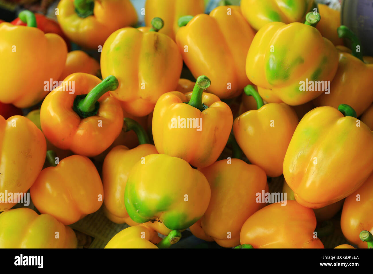Colorful bell peppers hi-res stock photography and images - Alamy