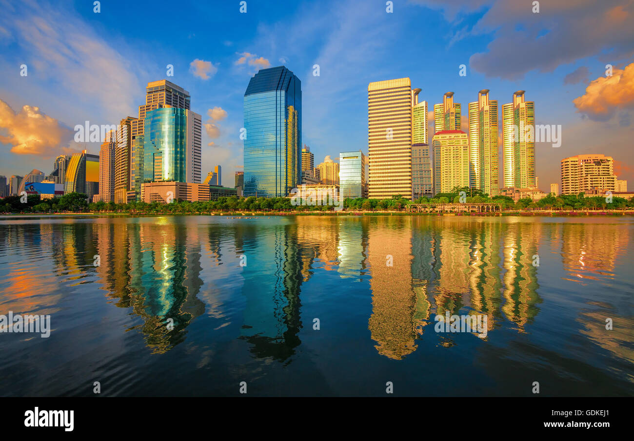Bangkok lake cityscape skyline in beautiful evening light Stock Photo ...