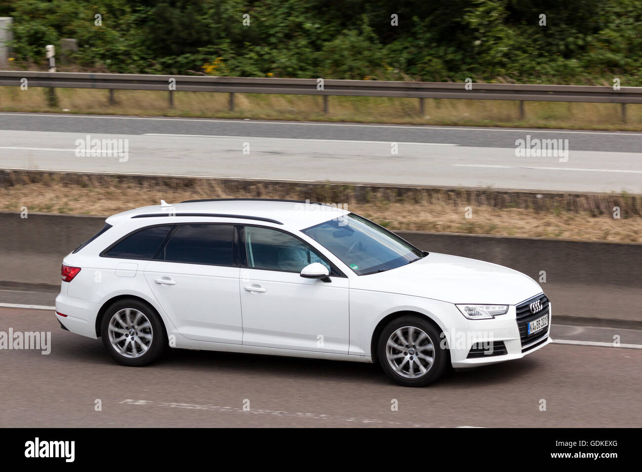 File:2007 Audi A6 (4F) allroad quattro 3.0 TDI station wagon 02