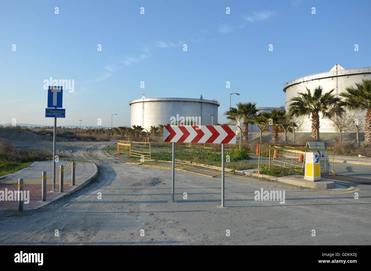 Oil storage tanks, palm trees, oil, fuel, petroleum, trading, petrochemical plant, diesel, business, shipping, pipeline, refiner Stock Photo