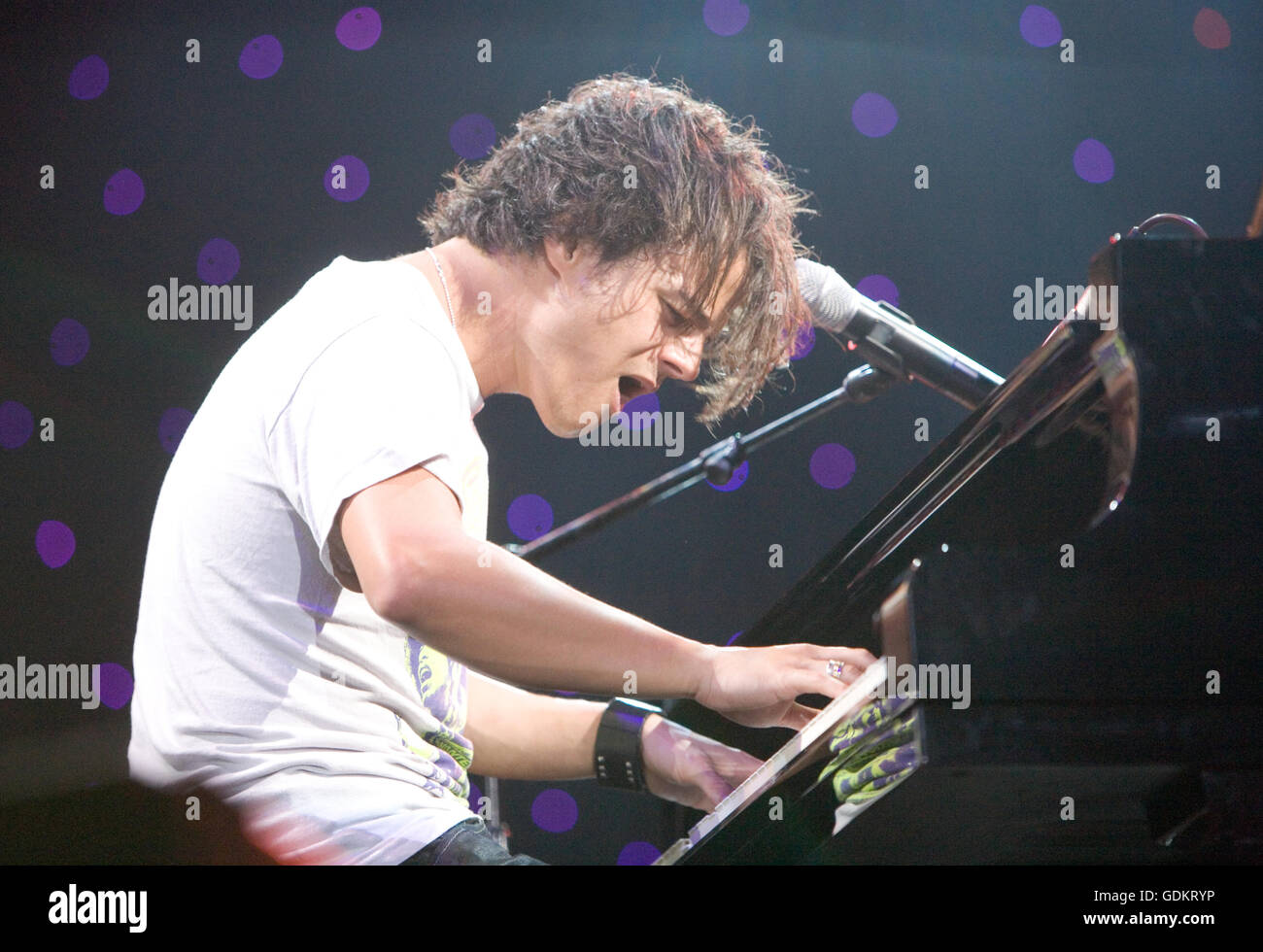 Jamie Cullum performing during the Dubai Jazz Festival 2007, Dubai, UAE. Stock Photo